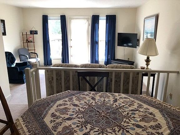 4th image of 1016 Stratford Ct #4