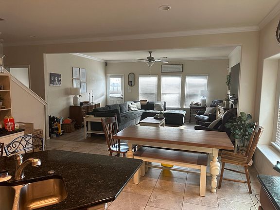 Family room, Dining room