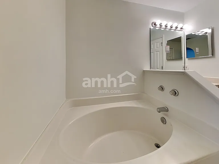 3460 Wentworth Cir W — Photo 12