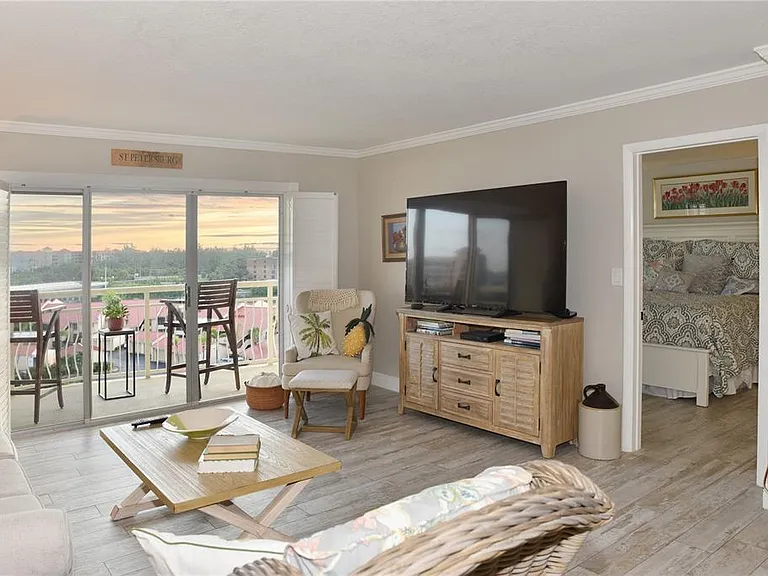 4900 Brittany Dr S #811 — Photo 9