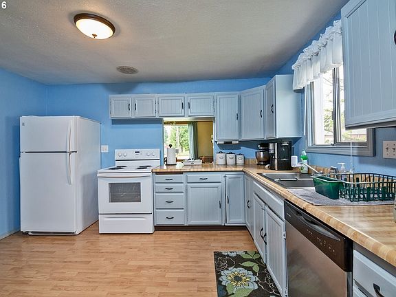 5th image of 4001 NE 54th Ave