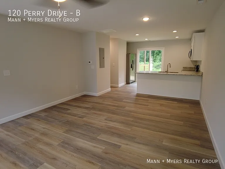 120 Perry Dr #B — Photo 6