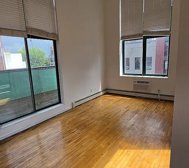 71 Scholes St #4A — Photo 2