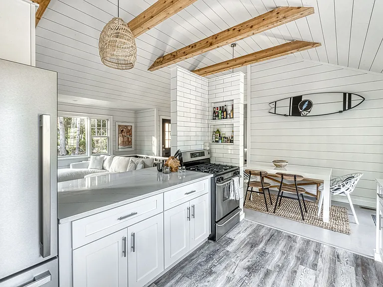 Laurel Ln — Photo 22