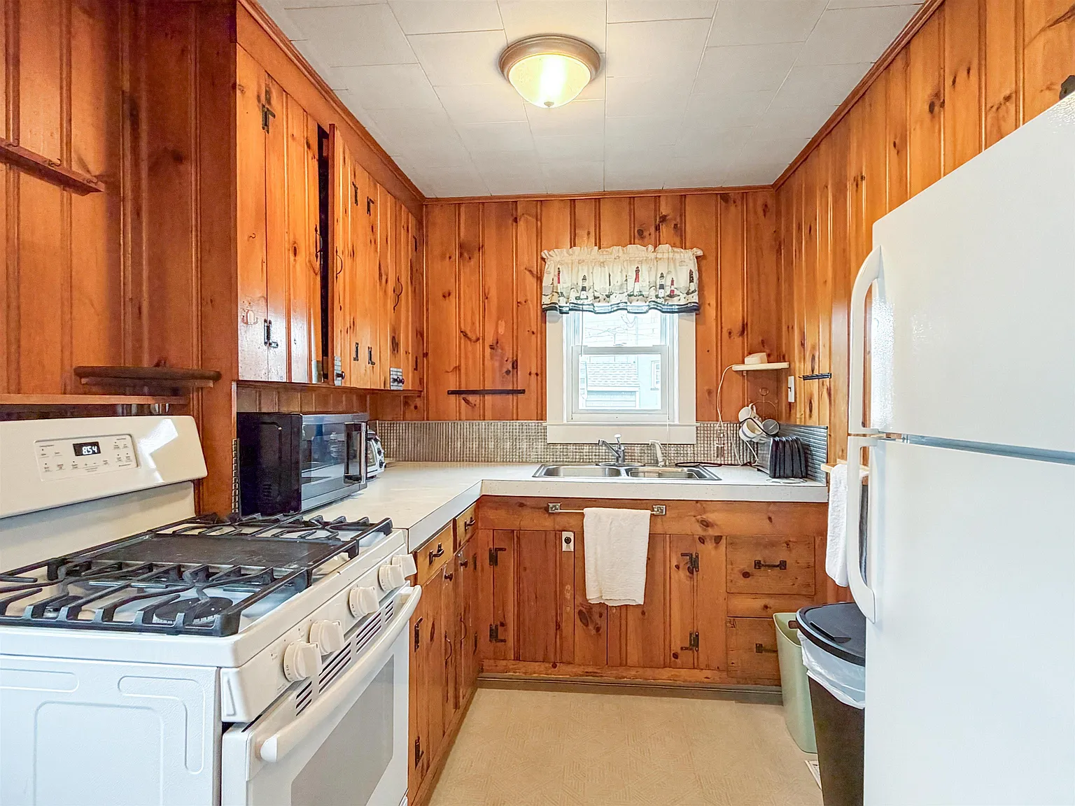 3 bed, 1.0 bath, 936 sqft, $2,500 — Photo 3