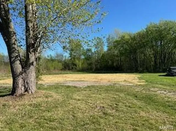 1820 Minnesota Ave, Mulberry Grove, IL 62262