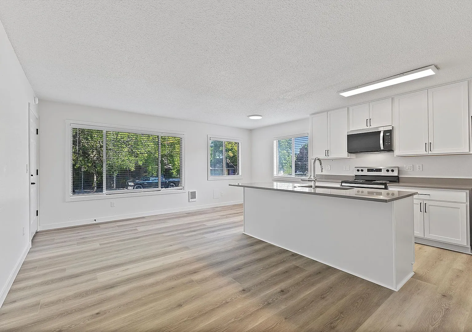 Veneta Marie Apartments — Photo 4