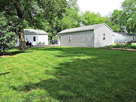 4th image of 12 Saratoga Ln