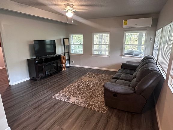 2nd image of 898 Mountain Trl APT C