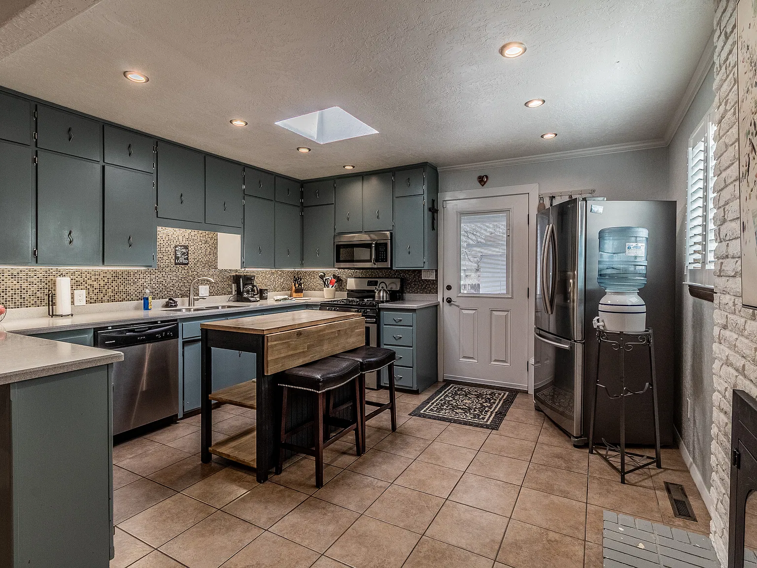 2 bed, 900 sqft, $2,450 — Photo 3