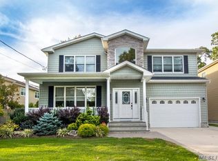 1493 William St, Merrick, NY 11566