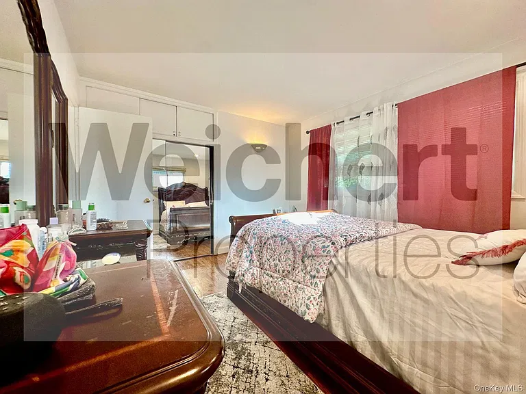211 W 22nd St — Photo 10