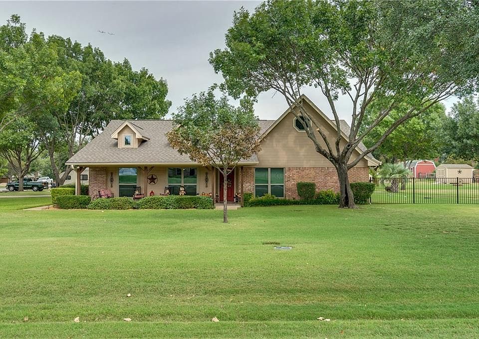 1st image of 310 Meadow Knoll Dr