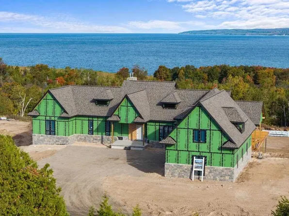 4650 Sunset View Ln, Petoskey, MI 49770