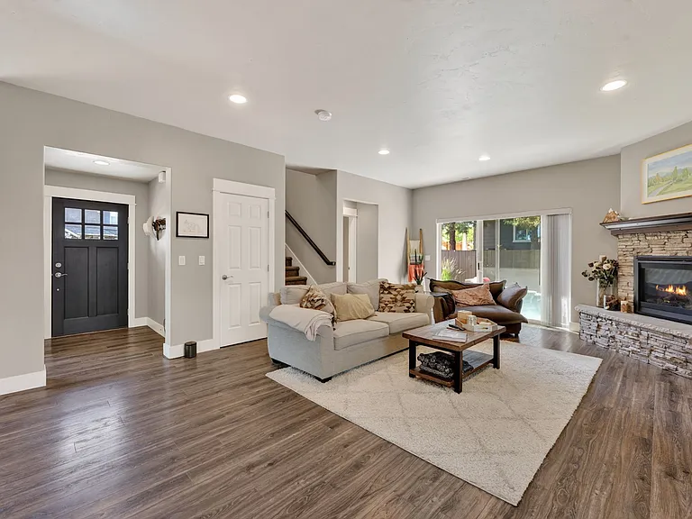 62879 NE Nolan St — Photo 8