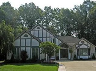 7245 Pine Woods Way, Olmsted Township, OH 44138