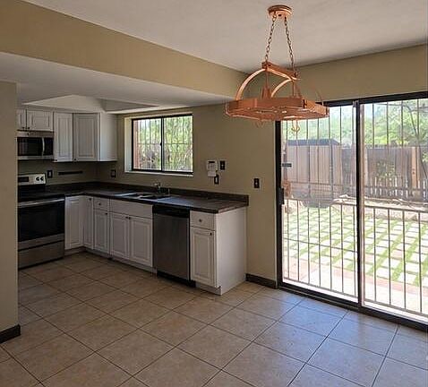 3rd image of 905 E Mesquite Dr