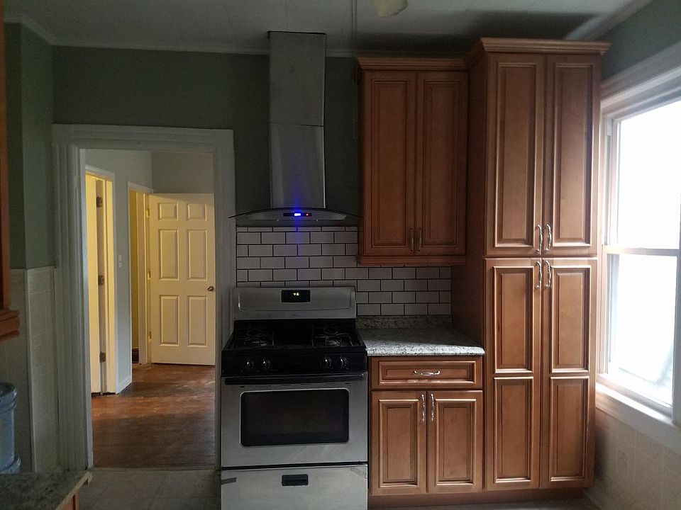 1st image of 328 Parkdale Ave
