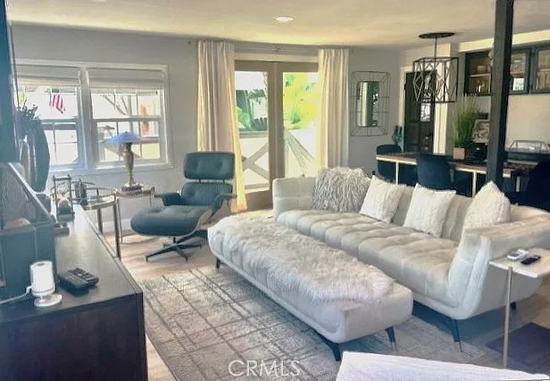 3 bed, 1200 sqft, $4,400 — Photo 4