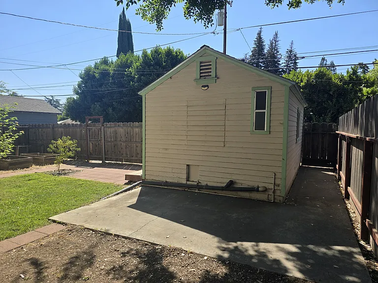 485 E 1st Ave — Photo 35