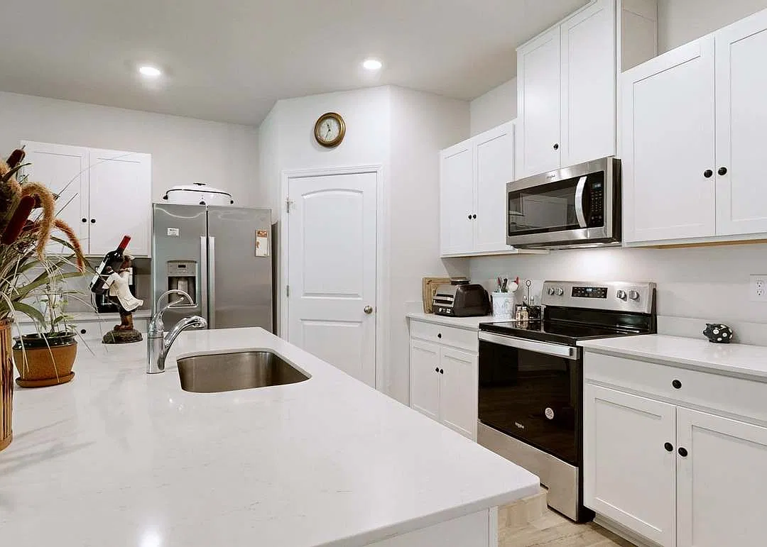 4 bed, 1774 sqft, $2,300 — Photo 2