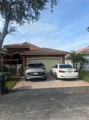 4 bed, 2.0 bath, 1824 sqft, $4,000 — Photo 1