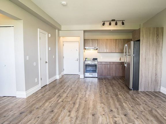 2nd image of 104 N Grove St #405