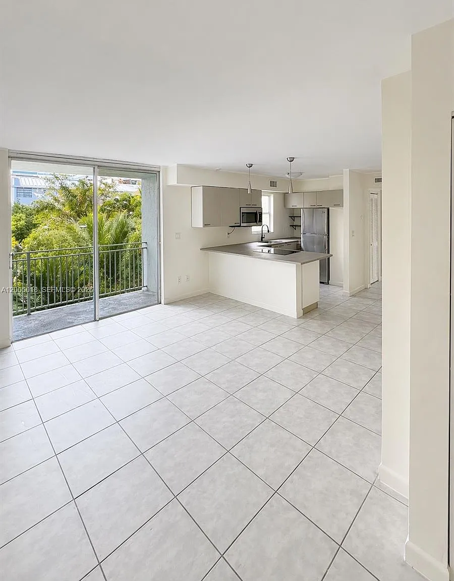 Nirvana Condominium — Photo 1
