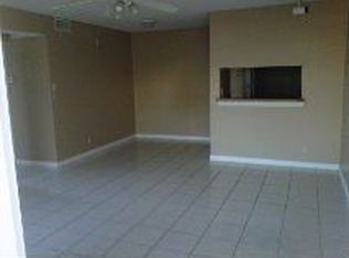 843 Twin Lakes Dr, Coral Springs, FL 33071