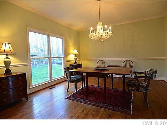 5th image of 2816 Wimbledon Dr