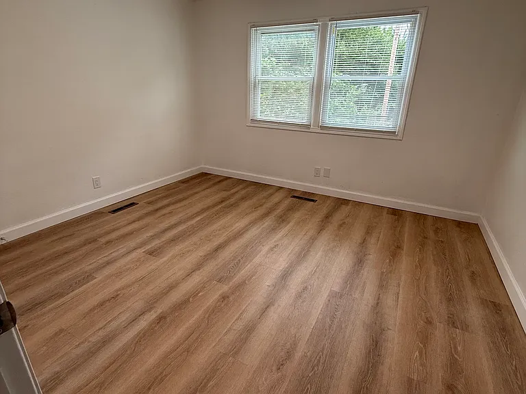 1501 E Arnold St — Photo 13