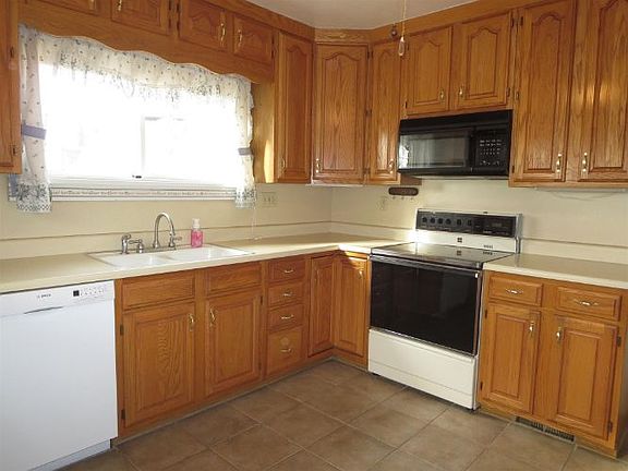 4th image of 421 Gernhart Ave