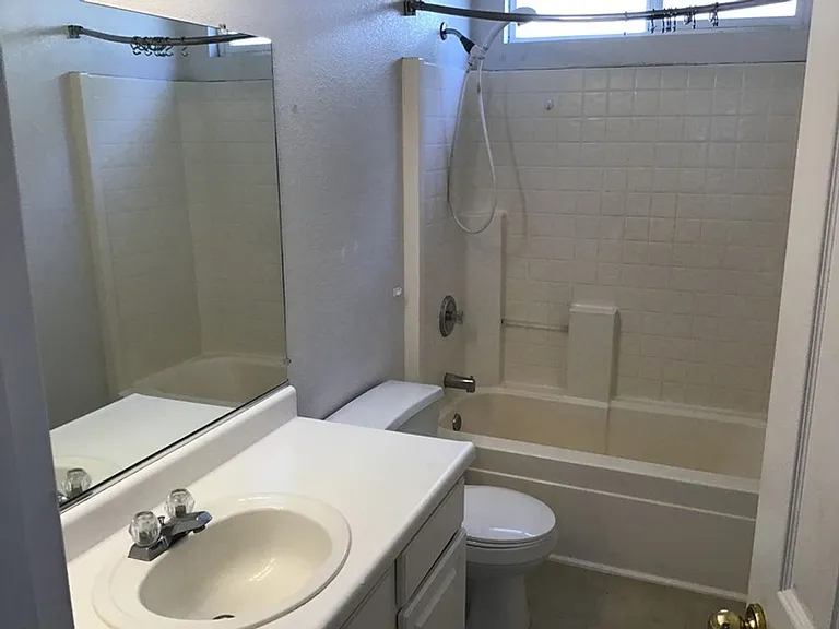 4055 Laurel Park Way — Photo 10
