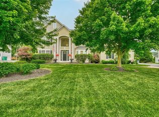 28 Whitespire Ln, Webster, NY 14580