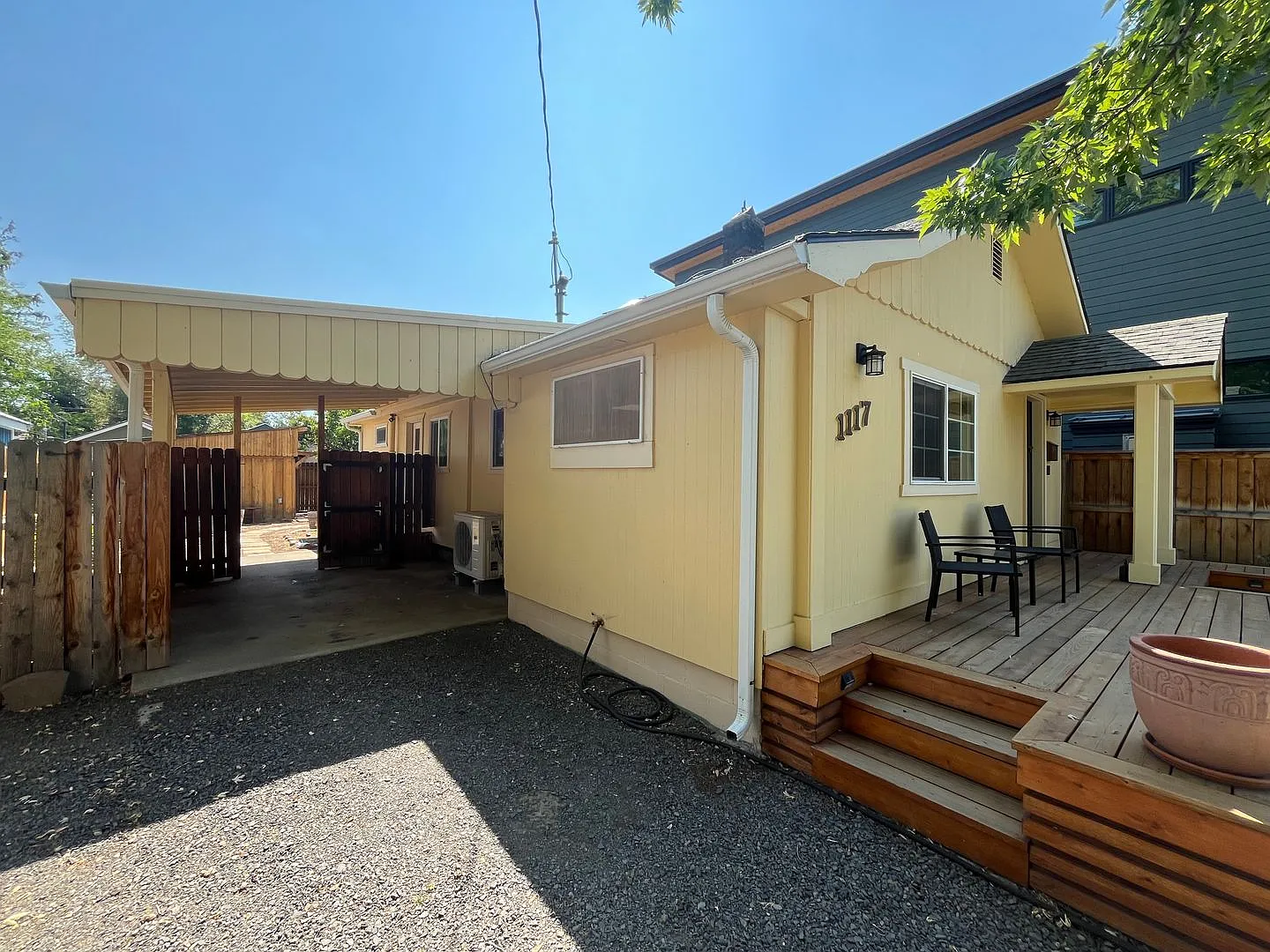 2 Bed/1 Bath Westside Bungalow - Milwaukee Ave — Photo 4