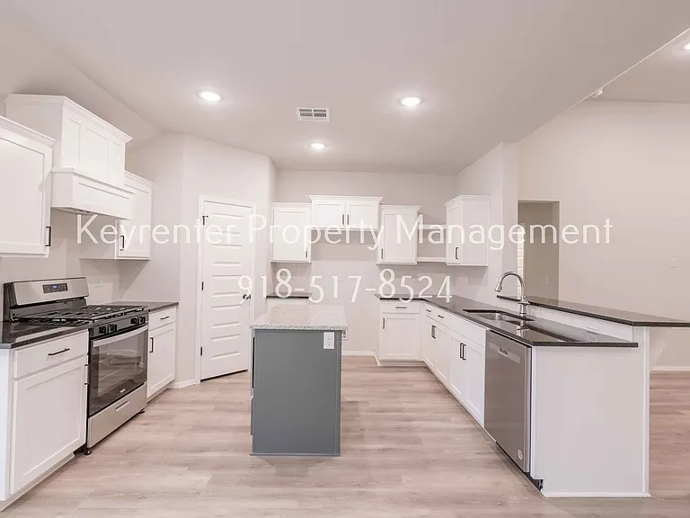 12461 S Lakewood Ave — Photo 5