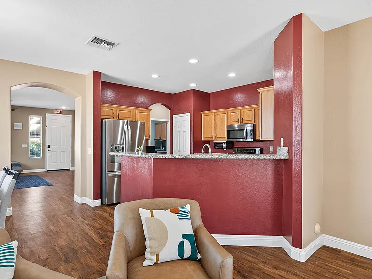 2433 W Ellis St — Photo 43