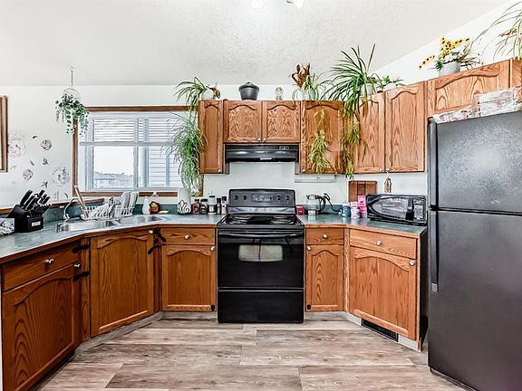 4th image of 92 S Everstone Rise SW