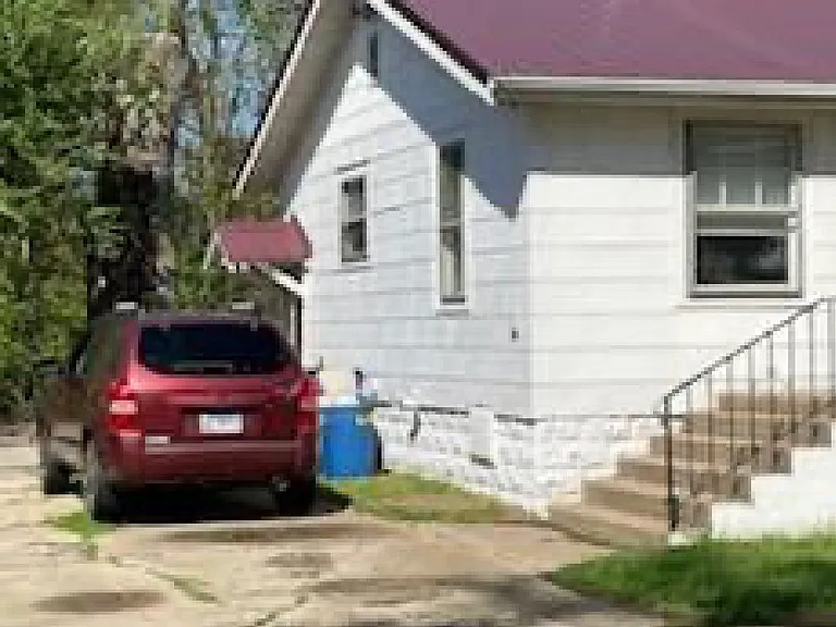 1729 N Woodford St — Photo 8