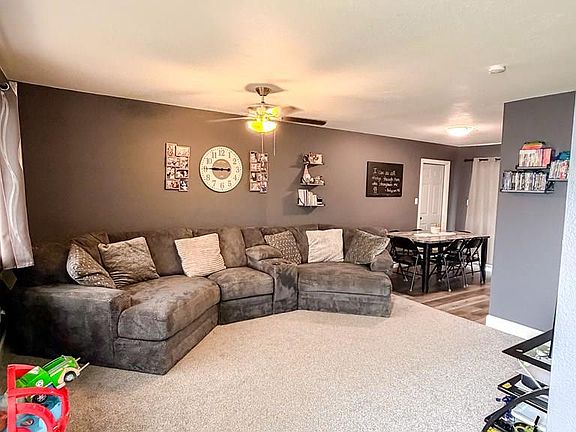 2nd image of 800 Buttercup Ln
