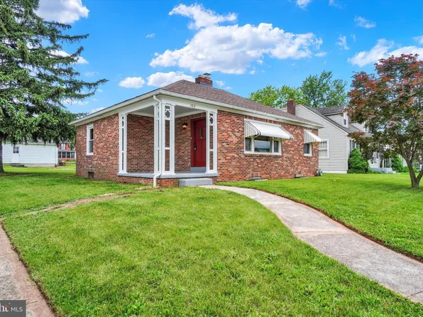 103 S 6th St, Mount Wolf, PA 17347