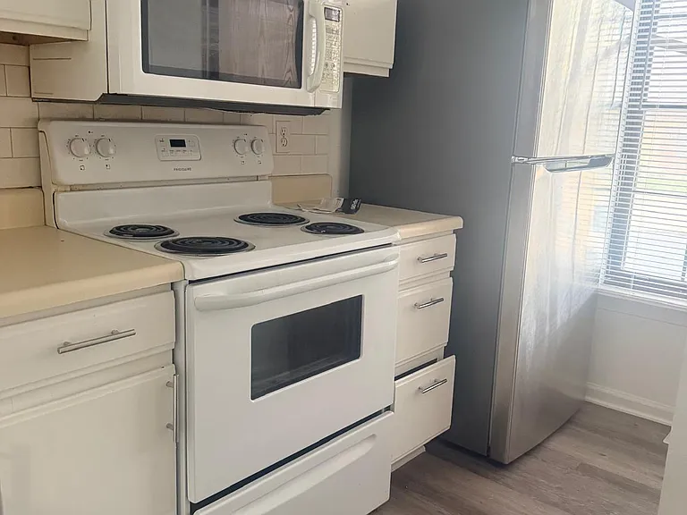 700 N Adelaide St #112 — Photo 16