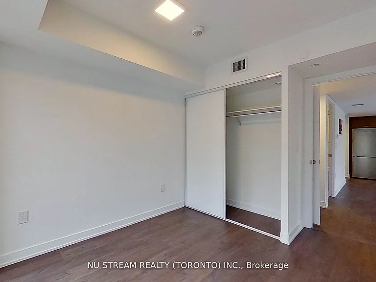 50 McCaul St #405 — Photo 21