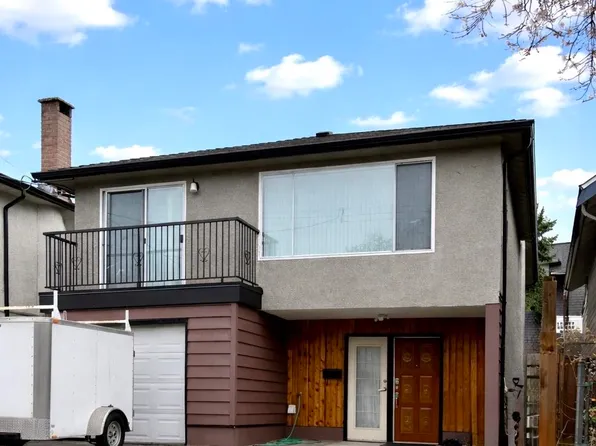 4882 Moss St, Vancouver, BC V5R 3T2