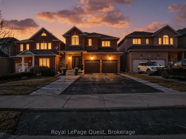 153 Woodbury Cres, Newmarket, ON L3X 2S5