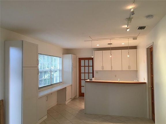 3rd image of 1421 4th Ct