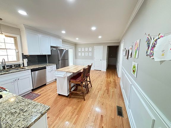 5th image of 817 Chatham Ln