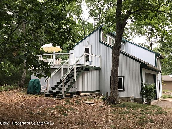 3rd image of 296 Vineyard Ln