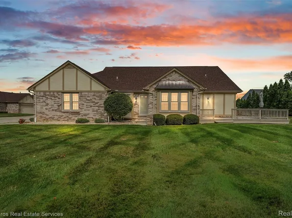 42572 Schienle Ln, Clinton Township, MI 48038