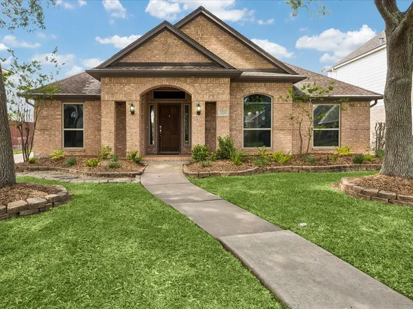 2110 Barrington Pointe Dr, League City, TX 77573